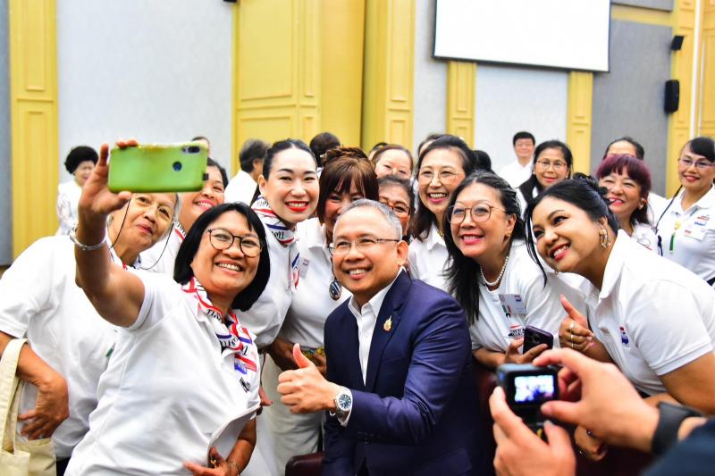 ปลัด พม. เป็นประธา�