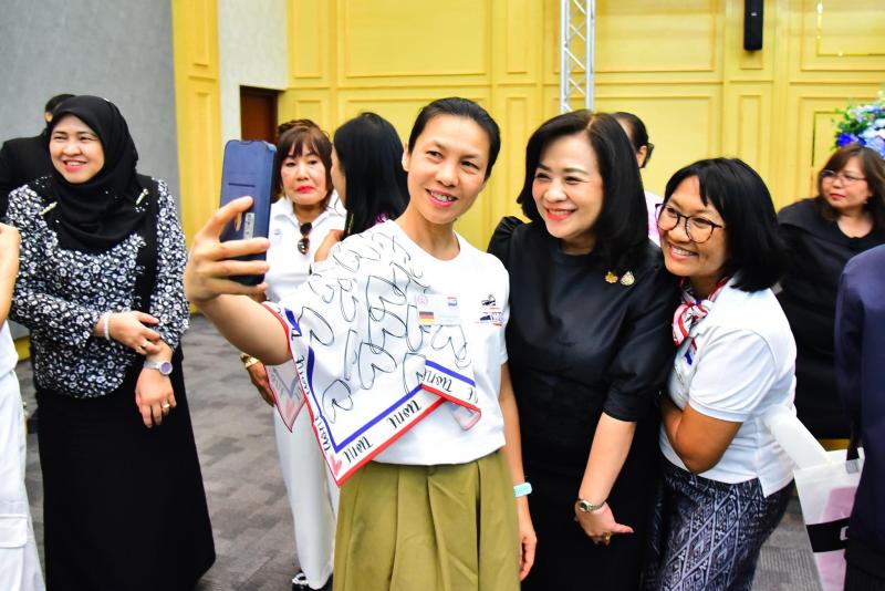 ปลัด พม. เป็นประธา�