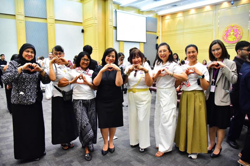ปลัด พม. เป็นประธา�
