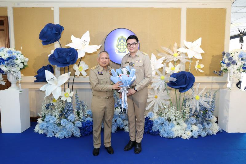 ปลัด พม. ร่วมแสดงค�