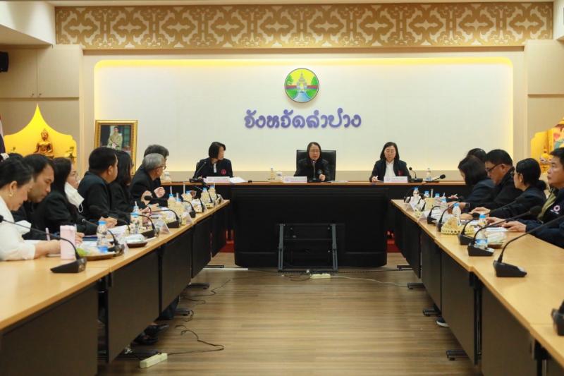 นางสาวนภาพร เมฆาผ�