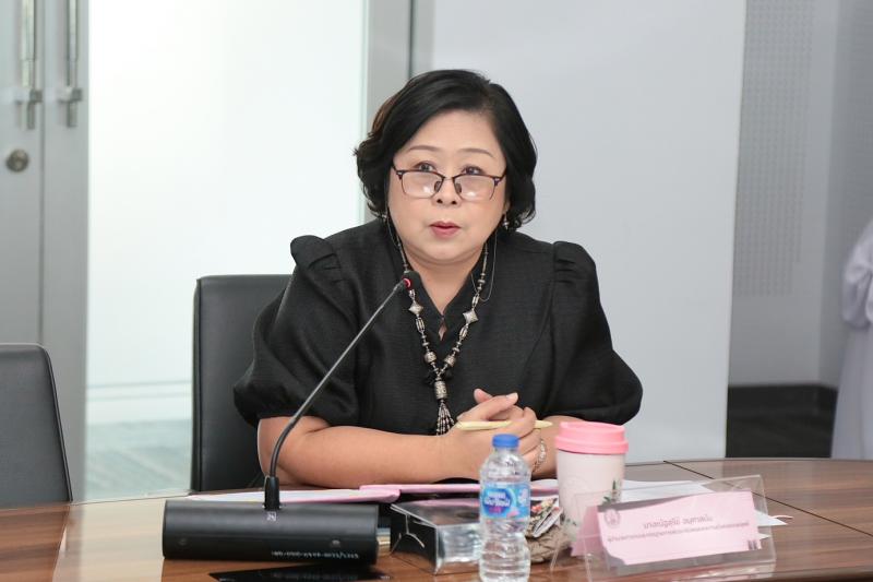 นางศิริลักษณ์ มีม�