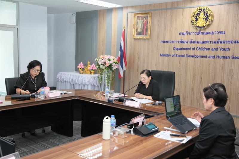 นางศิริลักษณ์ มีม�