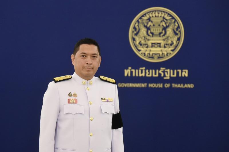 นายนิกร โสมกลาง รั