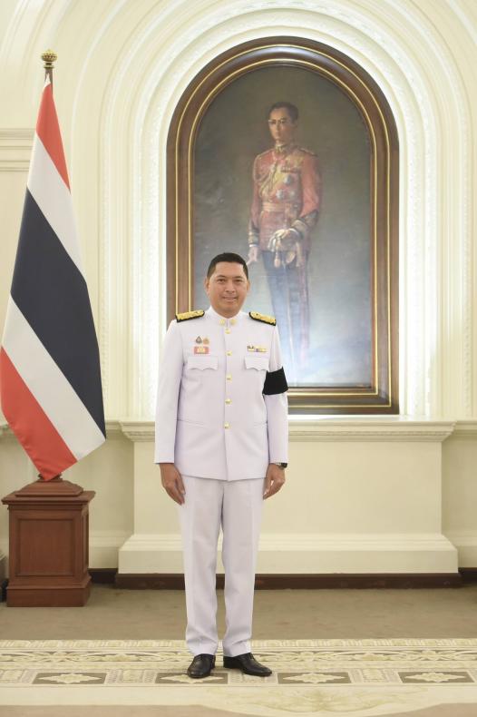 นายนิกร โสมกลาง รั