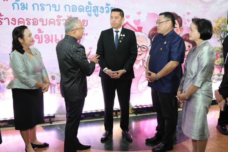 รมว.พม. กล่าวรายงา�