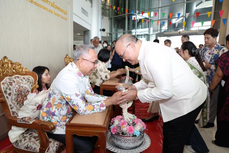 ปลัด พม. ให้คณะผู้�