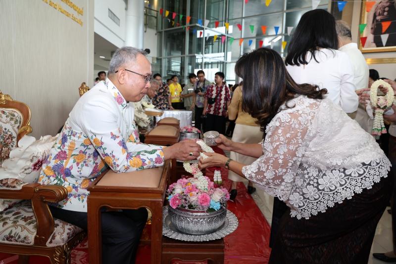 ปลัด พม. ให้คณะผู้�