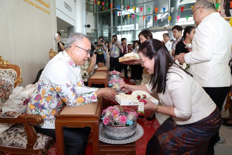 ปลัด พม. ให้คณะผู้�