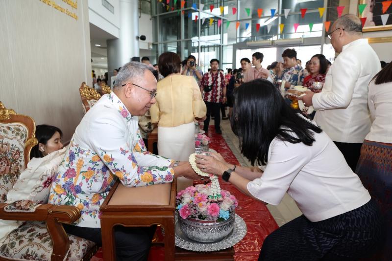 ปลัด พม. ให้คณะผู้�