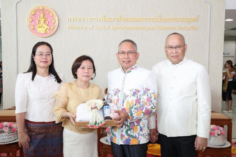 ปลัด พม. ให้คณะผู้�