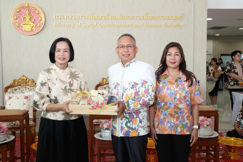 ปลัด พม. ให้คณะผู้�