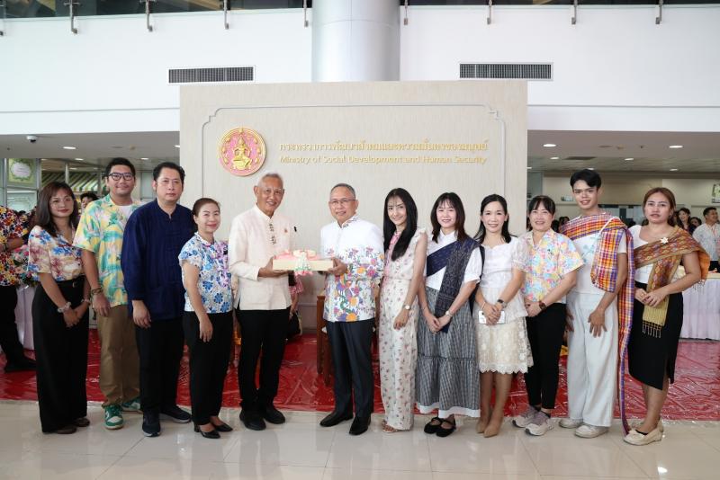 ปลัด พม. ให้คณะผู้�