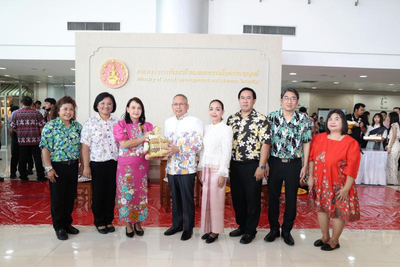 ปลัด พม. ให้คณะผู้�