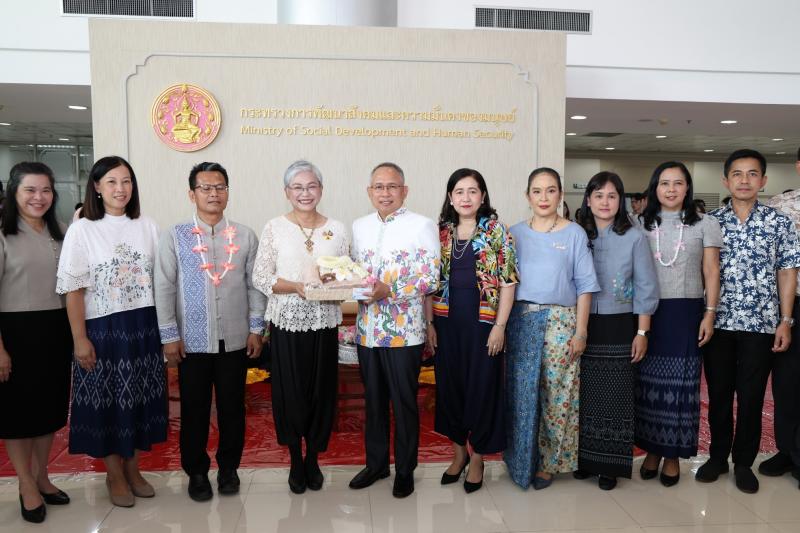 ปลัด พม. ให้คณะผู้�