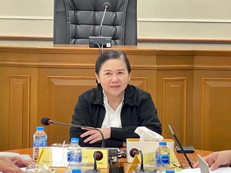 นางศิริลักษณ์มีม�