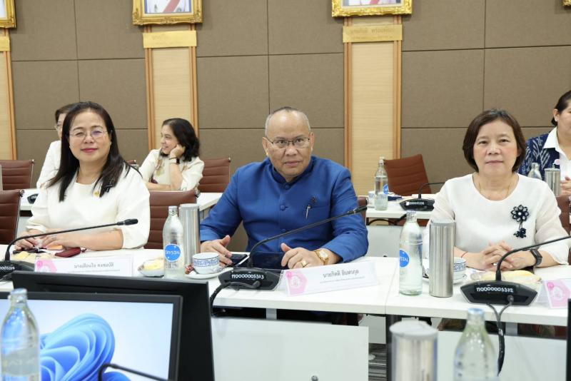 "นิกร" ประเดิมง�