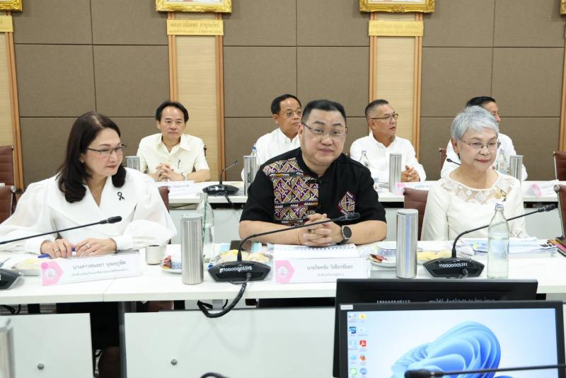 "นิกร" ประเดิมง�