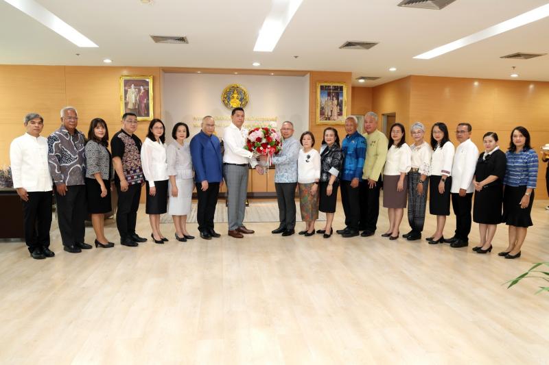 รมว.พม. สักการะสิ่�