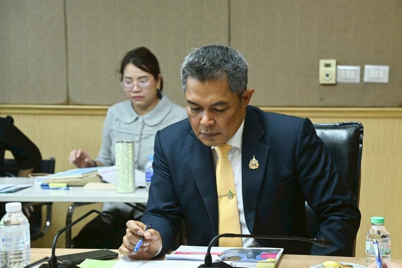 รมว.พม. เป็นประธาน�