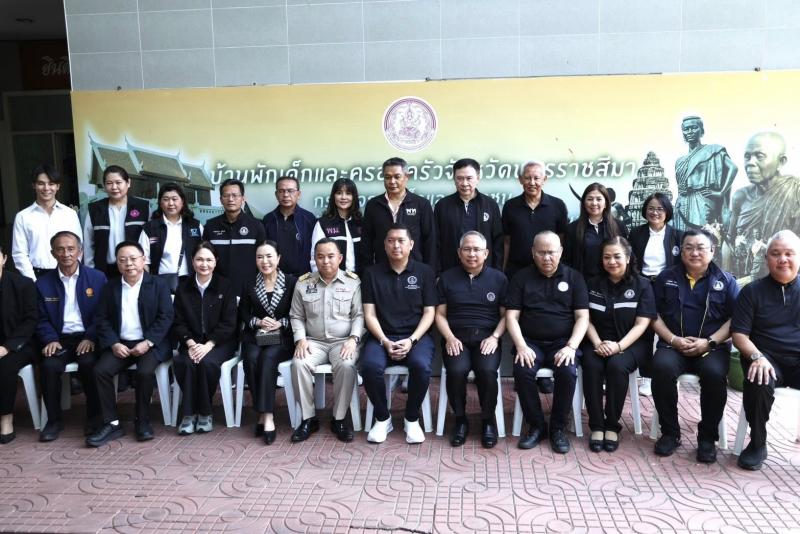 รมว.พม. ลงพื้นที่จ�