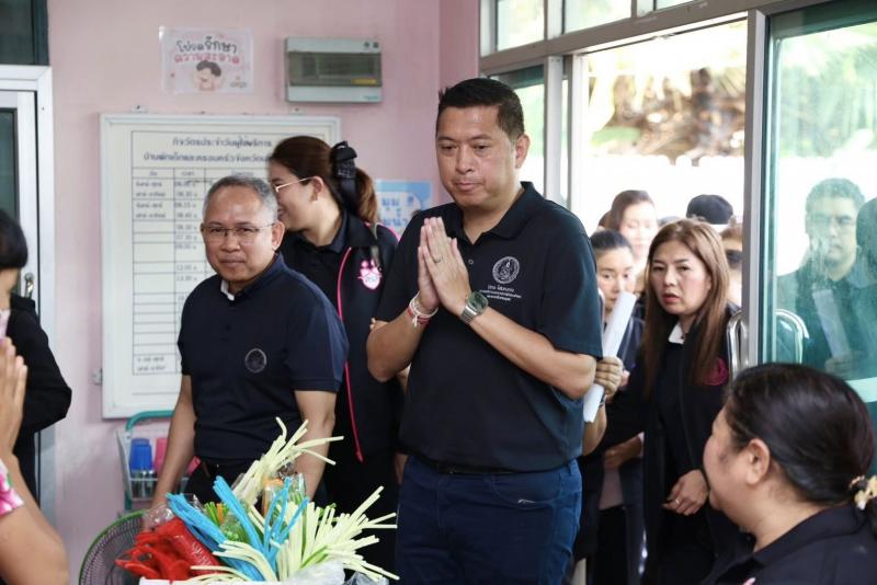 รมว.พม. ลงพื้นที่จ�