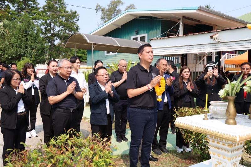 รมว.พม. ลงพื้นที่จ�