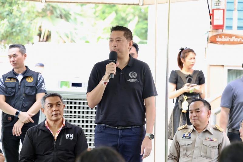 รมว.พม. ลงพื้นที่จ�