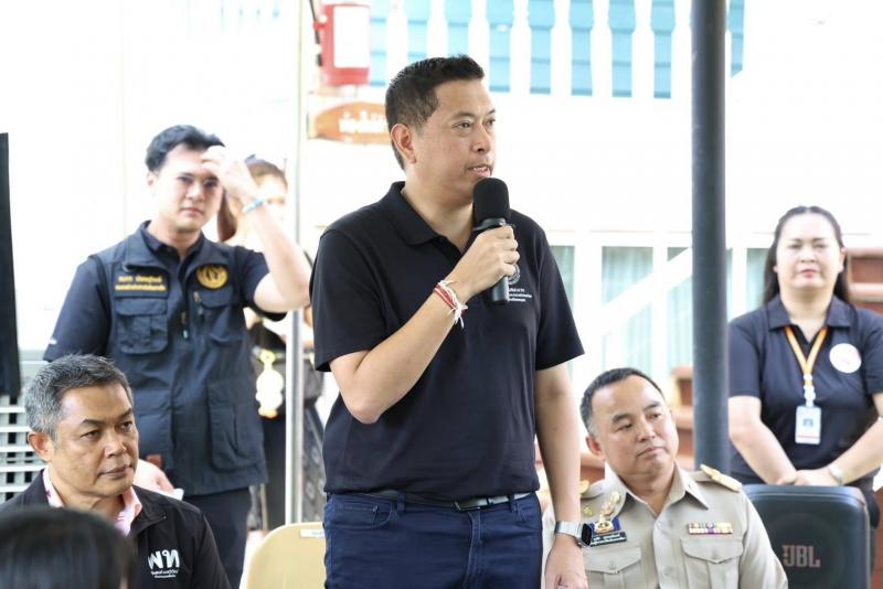 รมว.พม. ลงพื้นที่จ�