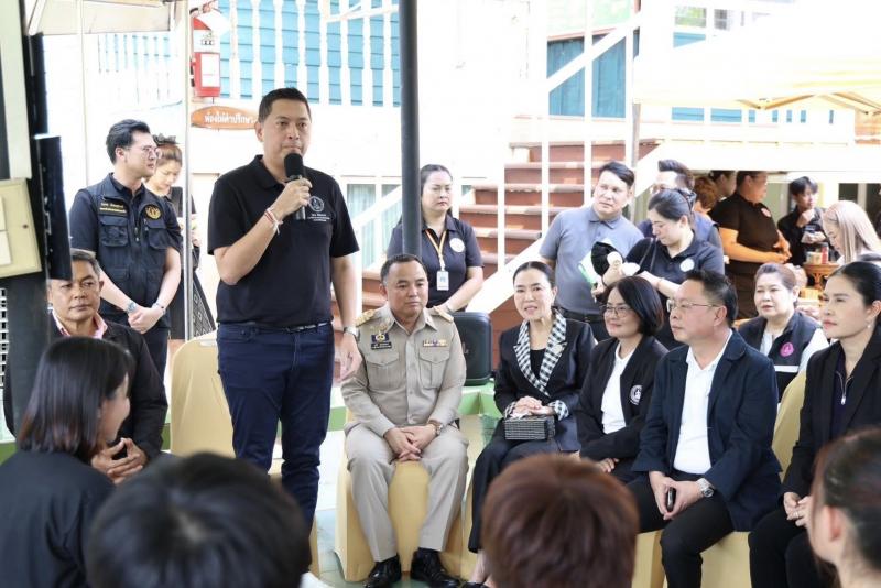 รมว.พม. ลงพื้นที่จ�