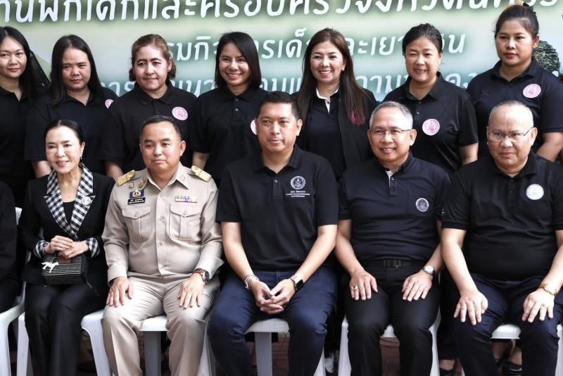 รมว.พม. ลงพื้นที่จ�