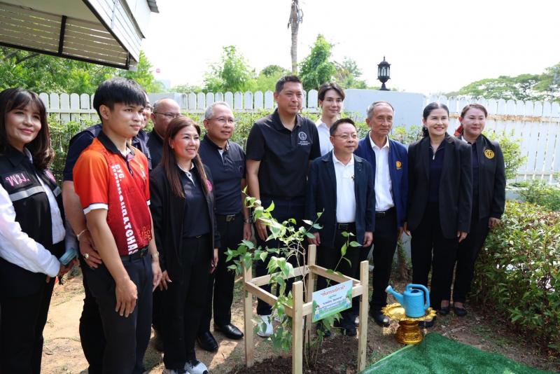 รมว.พม. ลงพื้นที่จ�