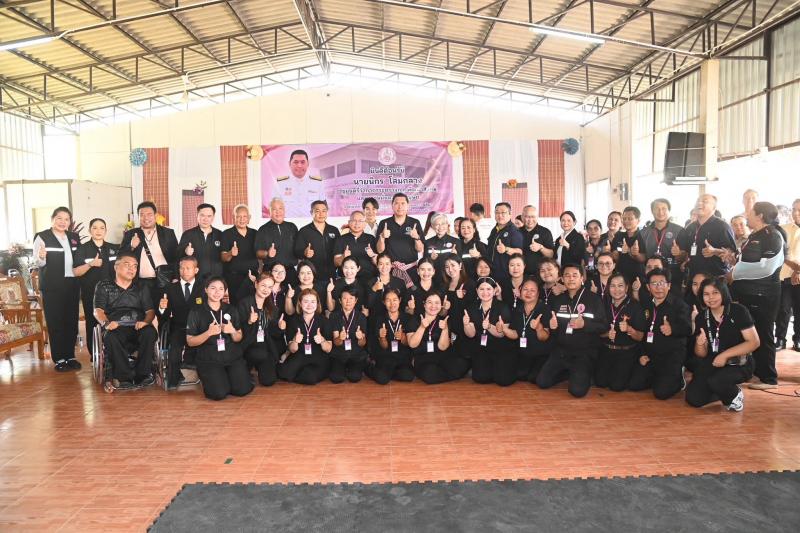 รมว.พม. ลงพื้นที่จ�