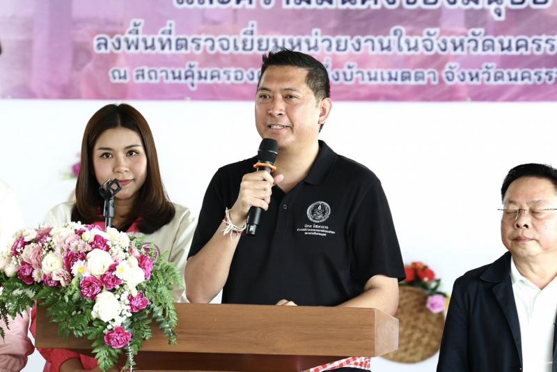 รมว.พม. ลงพื้นที่จ�