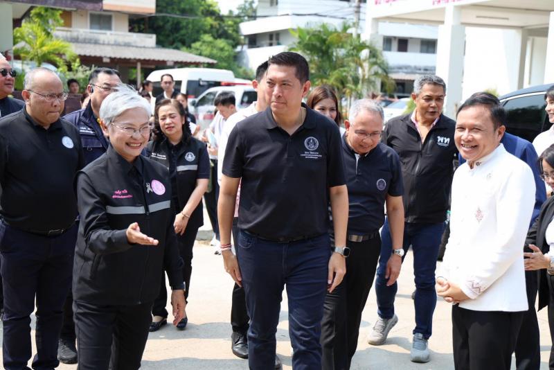 รมว.พม. ลงพื้นที่จ�