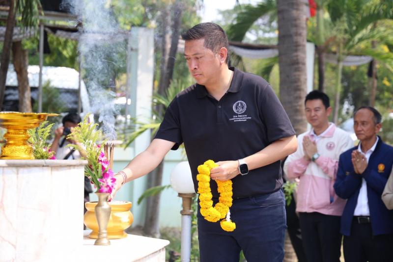 รมว.พม. ลงพื้นที่จ�