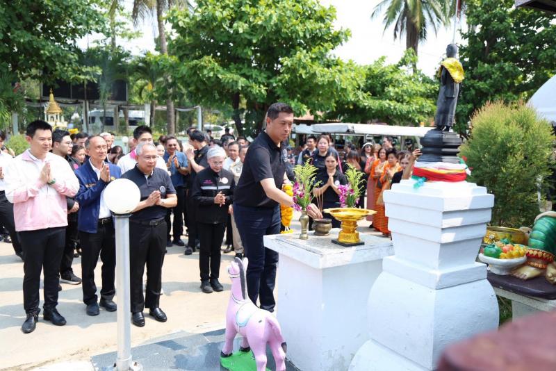รมว.พม. ลงพื้นที่จ�
