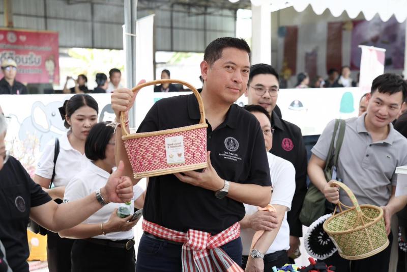 รมว.พม. ลงพื้นที่จ�