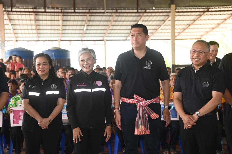 รมว.พม. ลงพื้นที่จ�