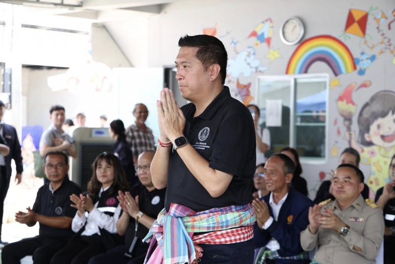 รมว.พม. ลงพื้นที่จ�