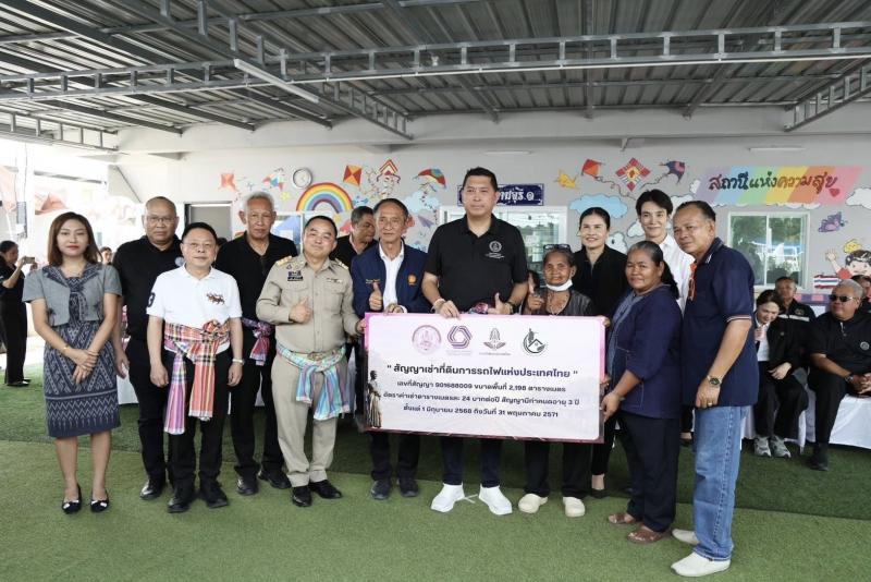 รมว.พม. ลงพื้นที่จ�