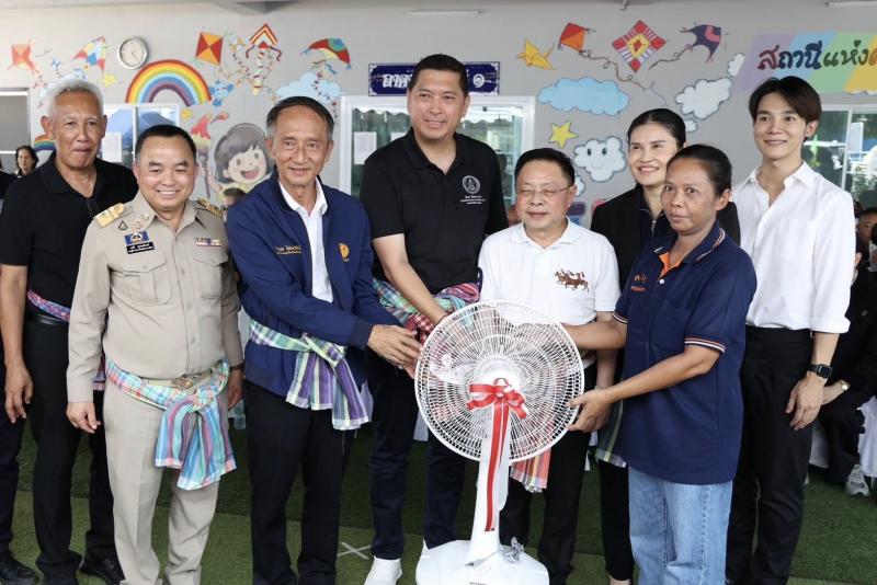 รมว.พม. ลงพื้นที่จ�