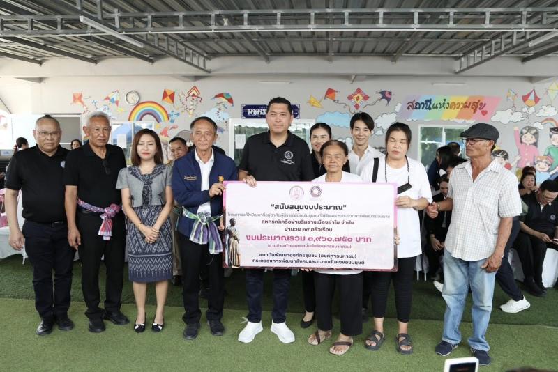 รมว.พม. ลงพื้นที่จ�