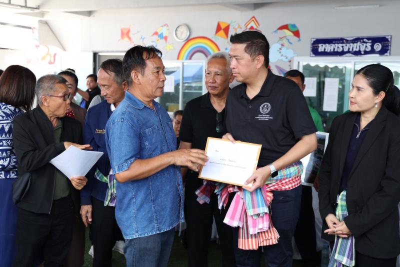 รมว.พม. ลงพื้นที่จ�