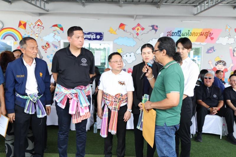 รมว.พม. ลงพื้นที่จ�