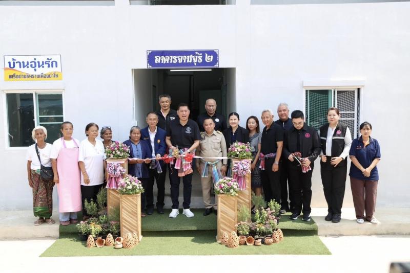 รมว.พม. ลงพื้นที่จ�