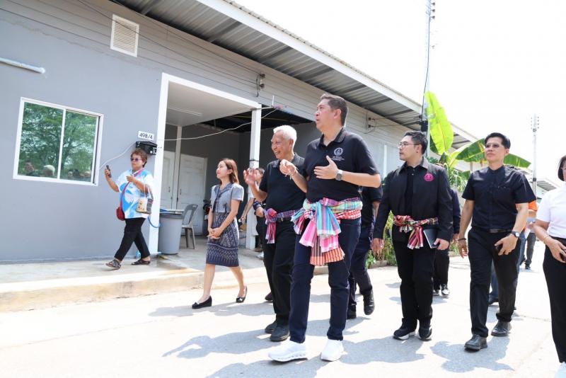 รมว.พม. ลงพื้นที่จ�