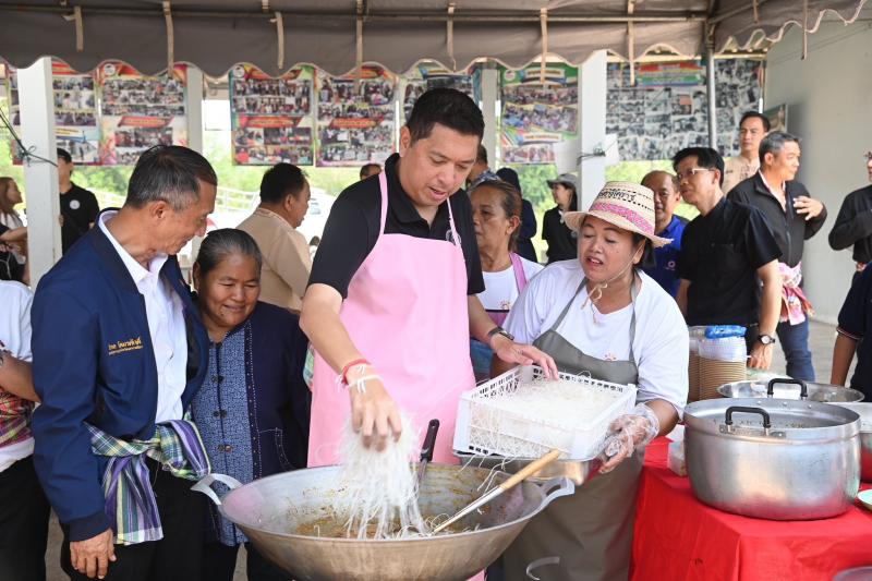รมว.พม. ลงพื้นที่จ�