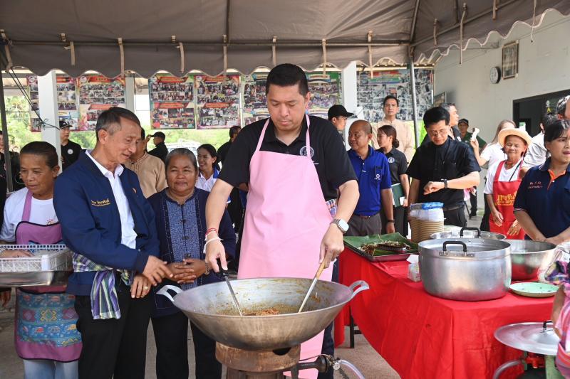 รมว.พม. ลงพื้นที่จ�