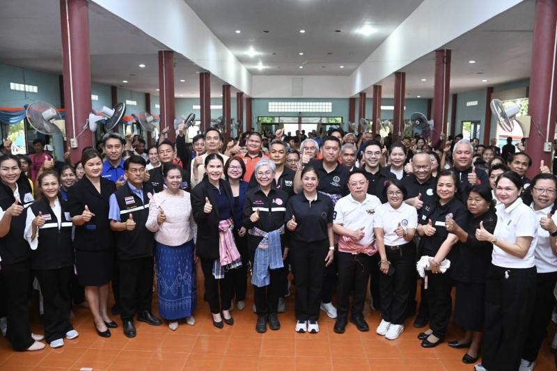 "นิกร" รมว.พม. นำ�